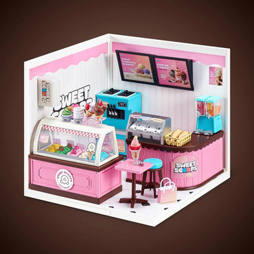 ZURU Mini Brands Spaces Sweet Scoops Ice Cream Store Set Miniatura 121 Piezas