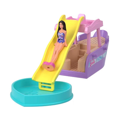 Barbie - Set Mini Barbieland Muñeca + Bote Con Piscina cambia de color