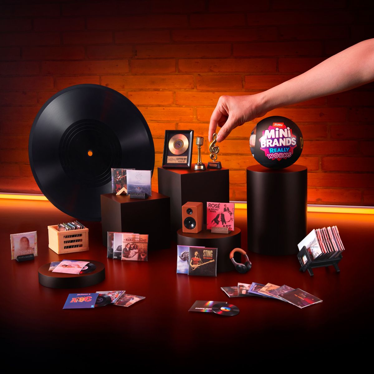 Bola Mini Brands Con Vinilo De Zuru