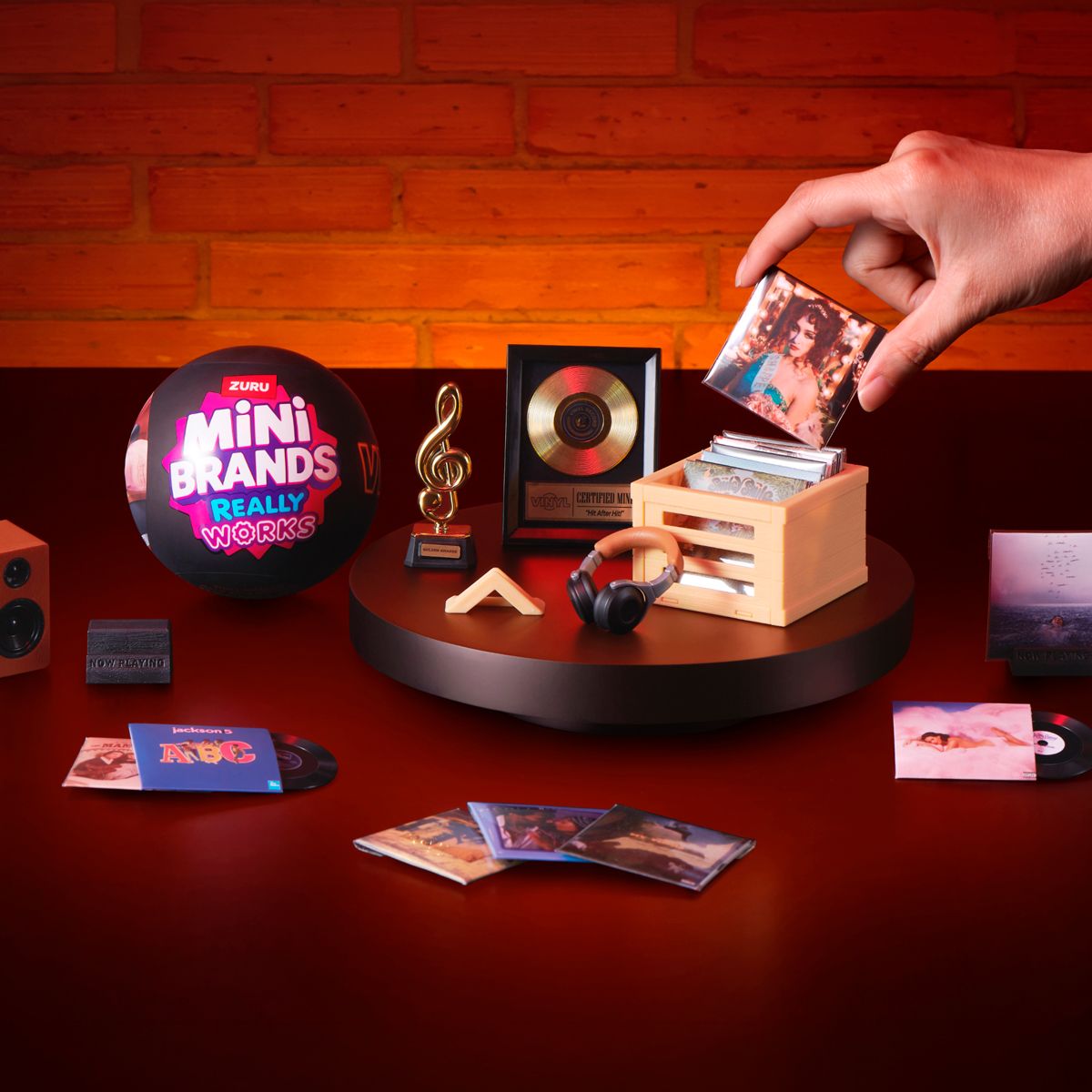 Bola Mini Brands Con Vinilo De Zuru