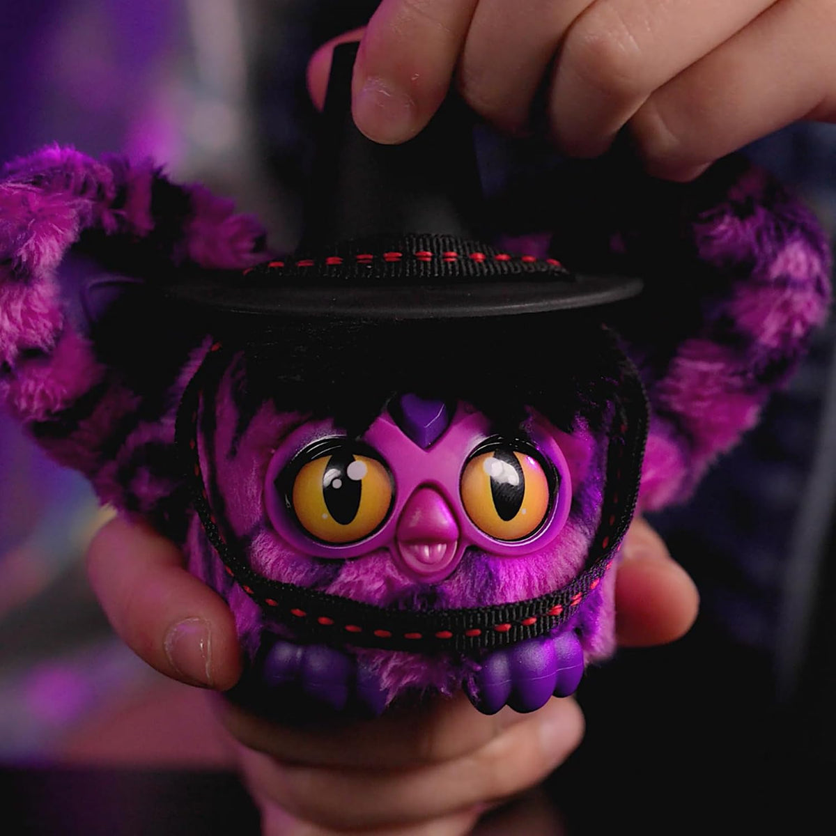 Hasbro Furby Furblets KPop Demon Hunters Saja Boys Demonio Minipeluche Electrónico 7,6 cm