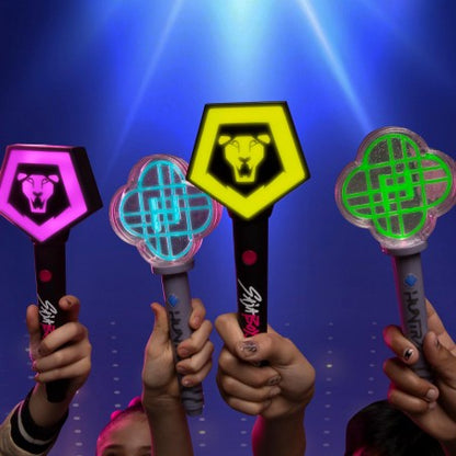 Hasbro KPop Demon Hunters Saja Boys Light Stick con Luces Sincronizables
