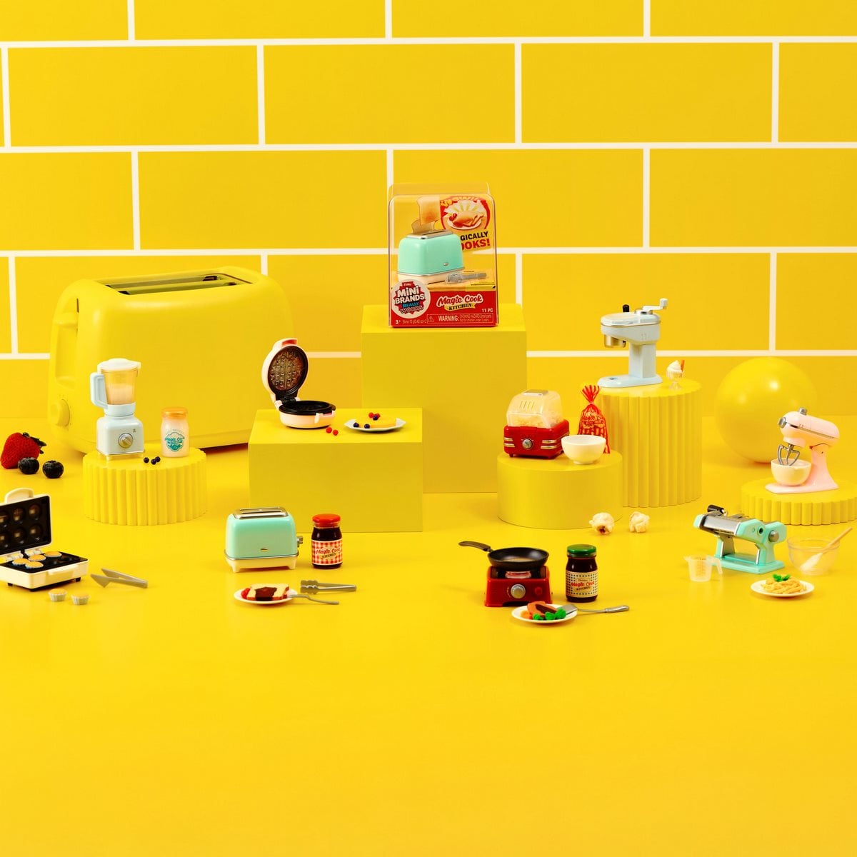 Colección Mini Brands Magic Cook Kitchen con electrodomésticos y accesorios en miniatura